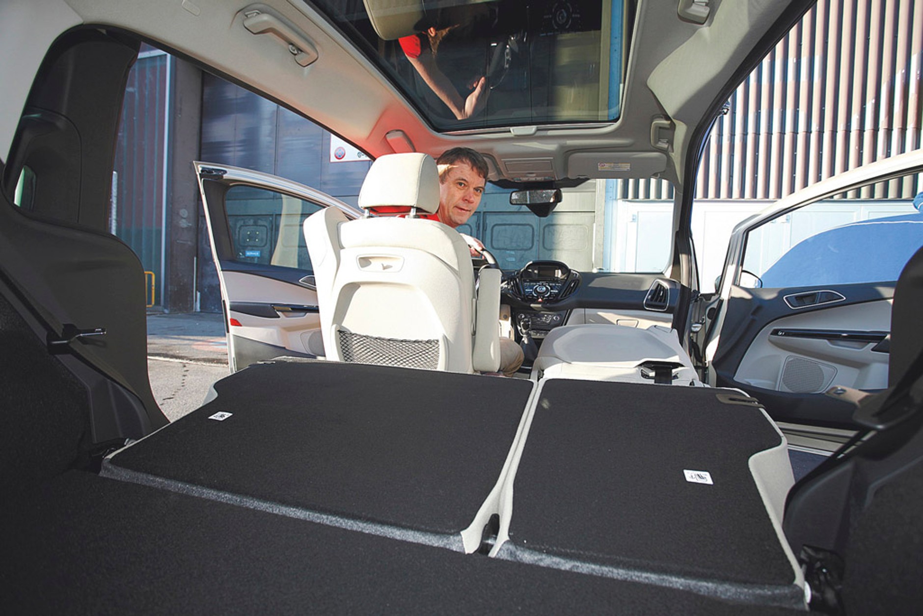 Ford B-Max: przestronny i ładny