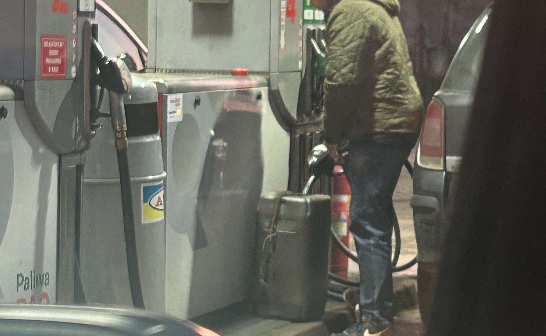 Tankowanie do kanistrów czasem pozwala zaoszczędzić trochę pieniędzy, ale niedużo