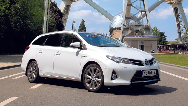 Toyotą Auris Hybrid przez Europę