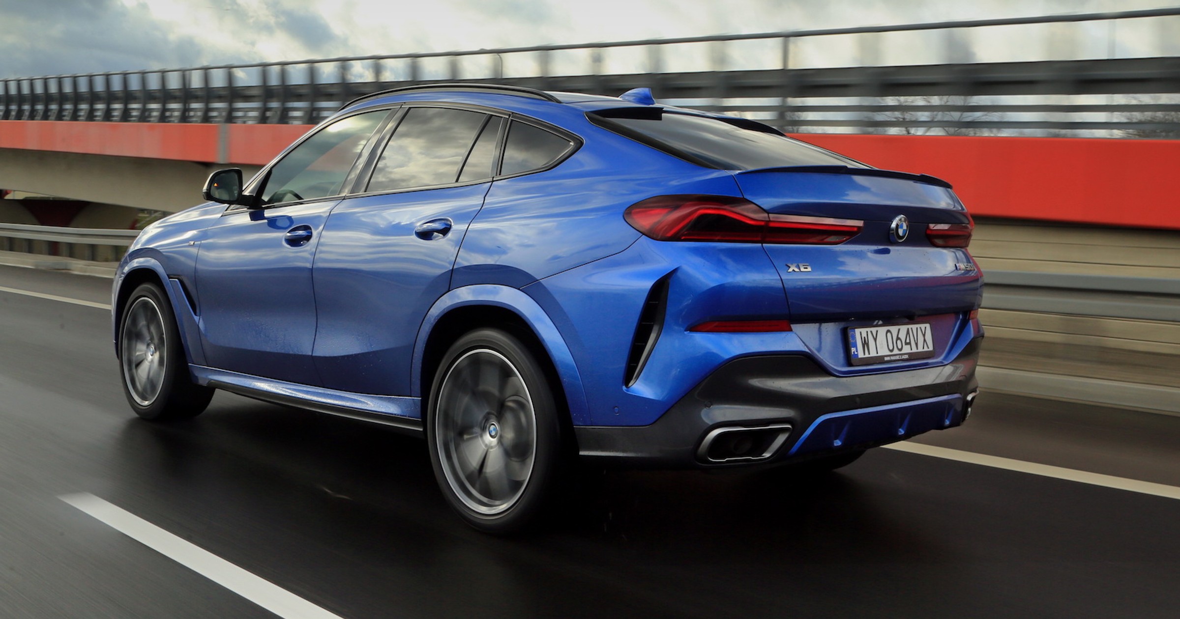 BMW X6 M50i
