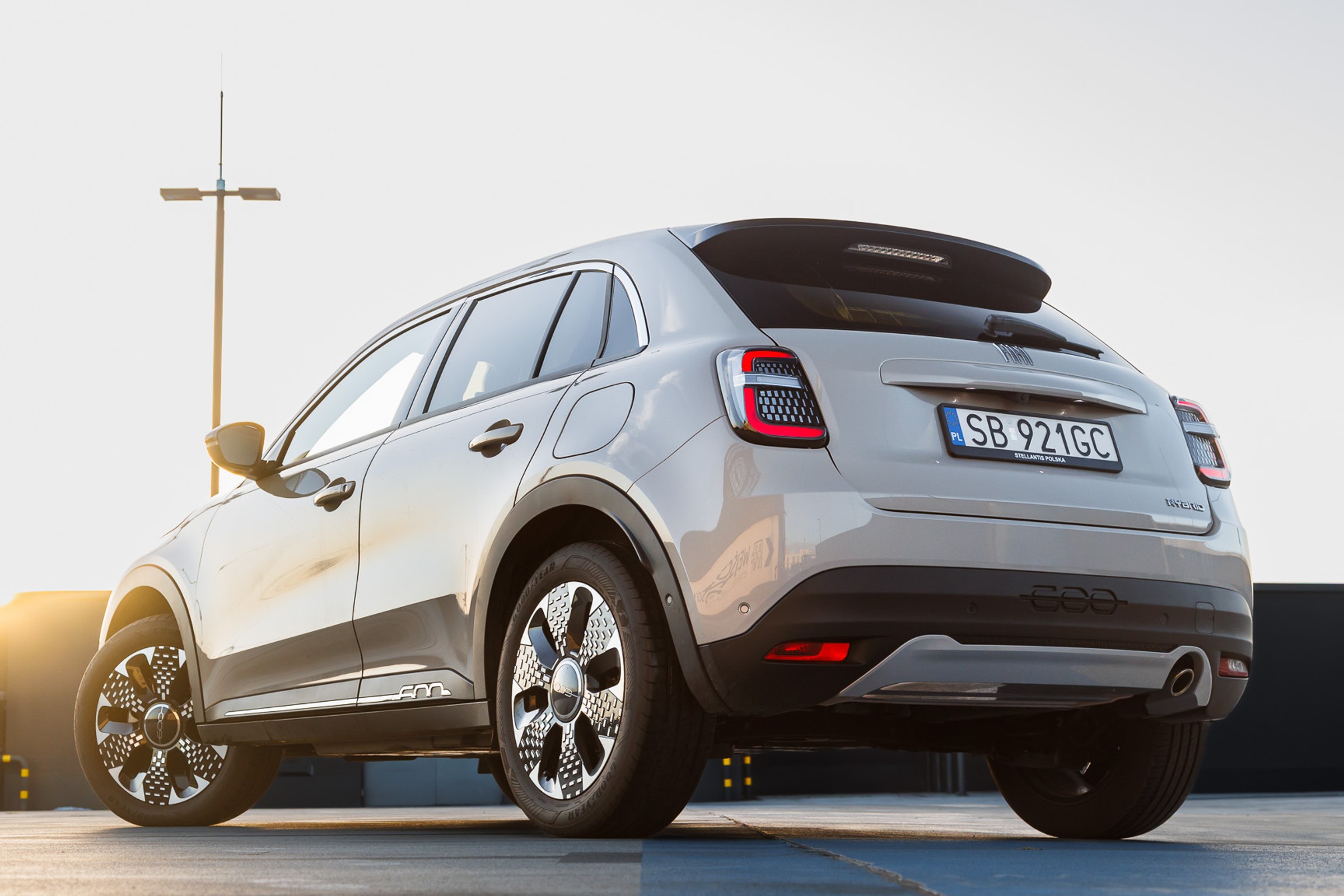 Fiat 600 Hybrid z Polski ma nową cenę 87 900 zł. To bardzo duża zmiana