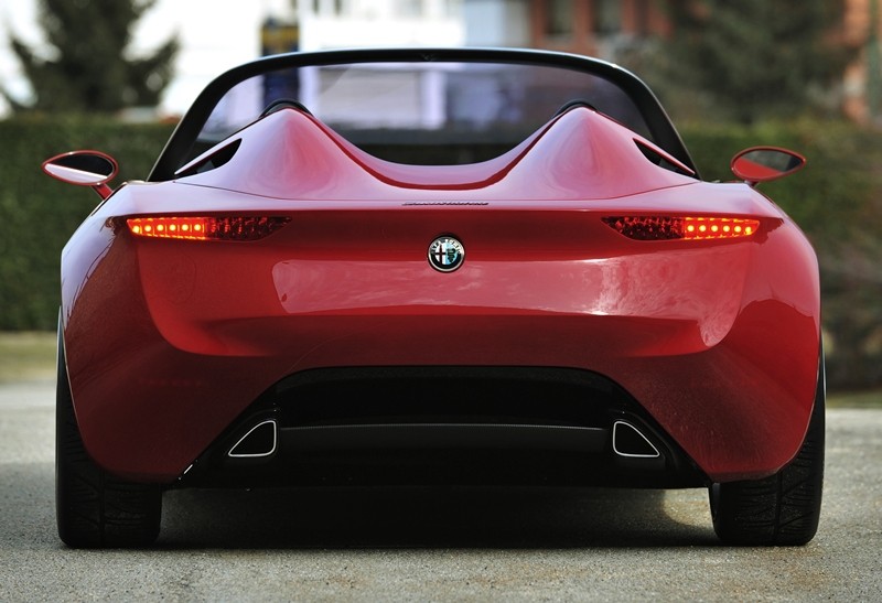Alfa Romeo 2uettottanta – co za nazwa, co za auto!