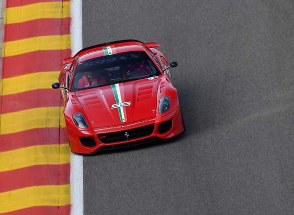 Ależ to Ferrari brzmi! Taki dźwięk obudzi nawet nieboszczyka