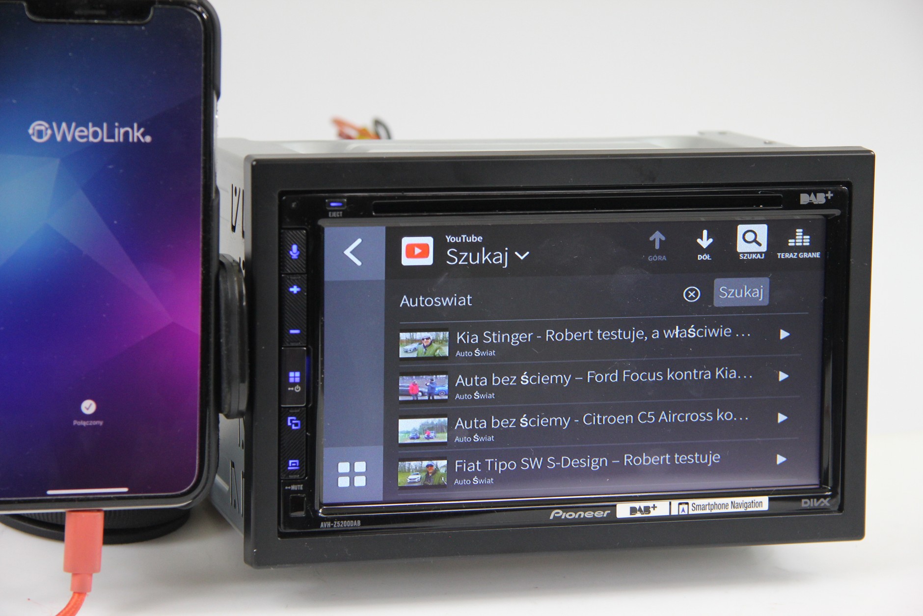 WebLink nowy standard łączności smartfona z radiem samochodowym