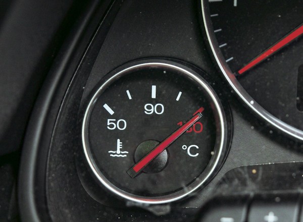 Jazda w upał – jak chronić auto przed przegrzaniem