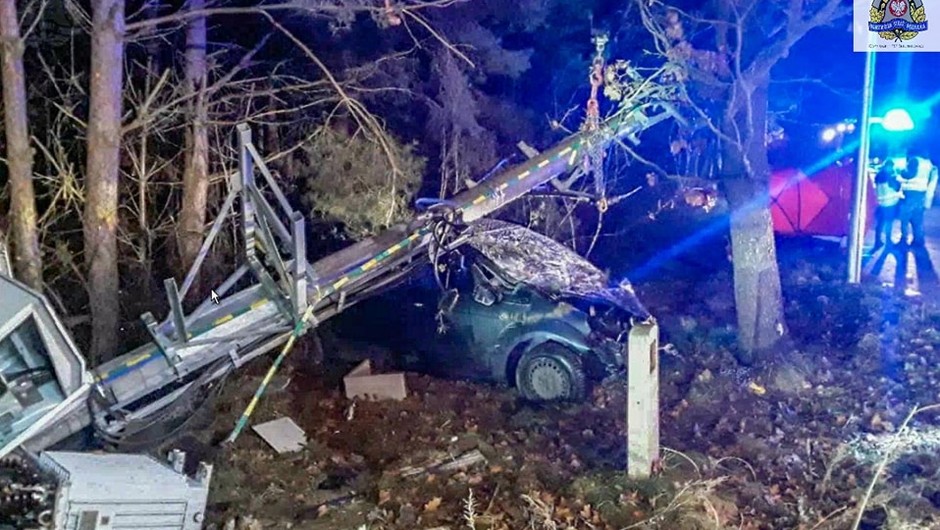 Auto uderzyło transformator na słupie. 47-latek zginął na miejscu
