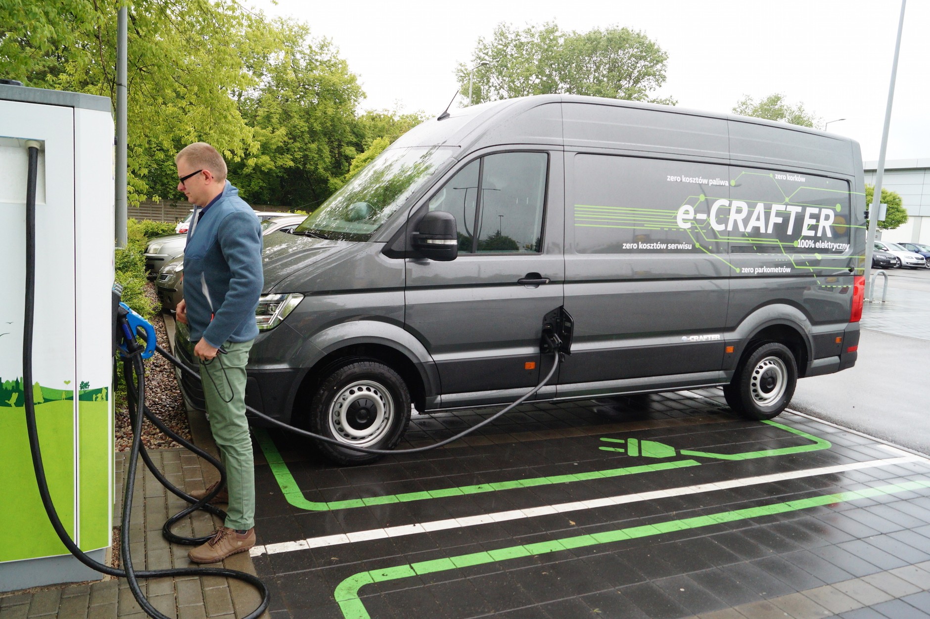 Duże firmy prawdopodobnie będą musiały w nieodległej przyszłości zelektryfikować swoje floty. 