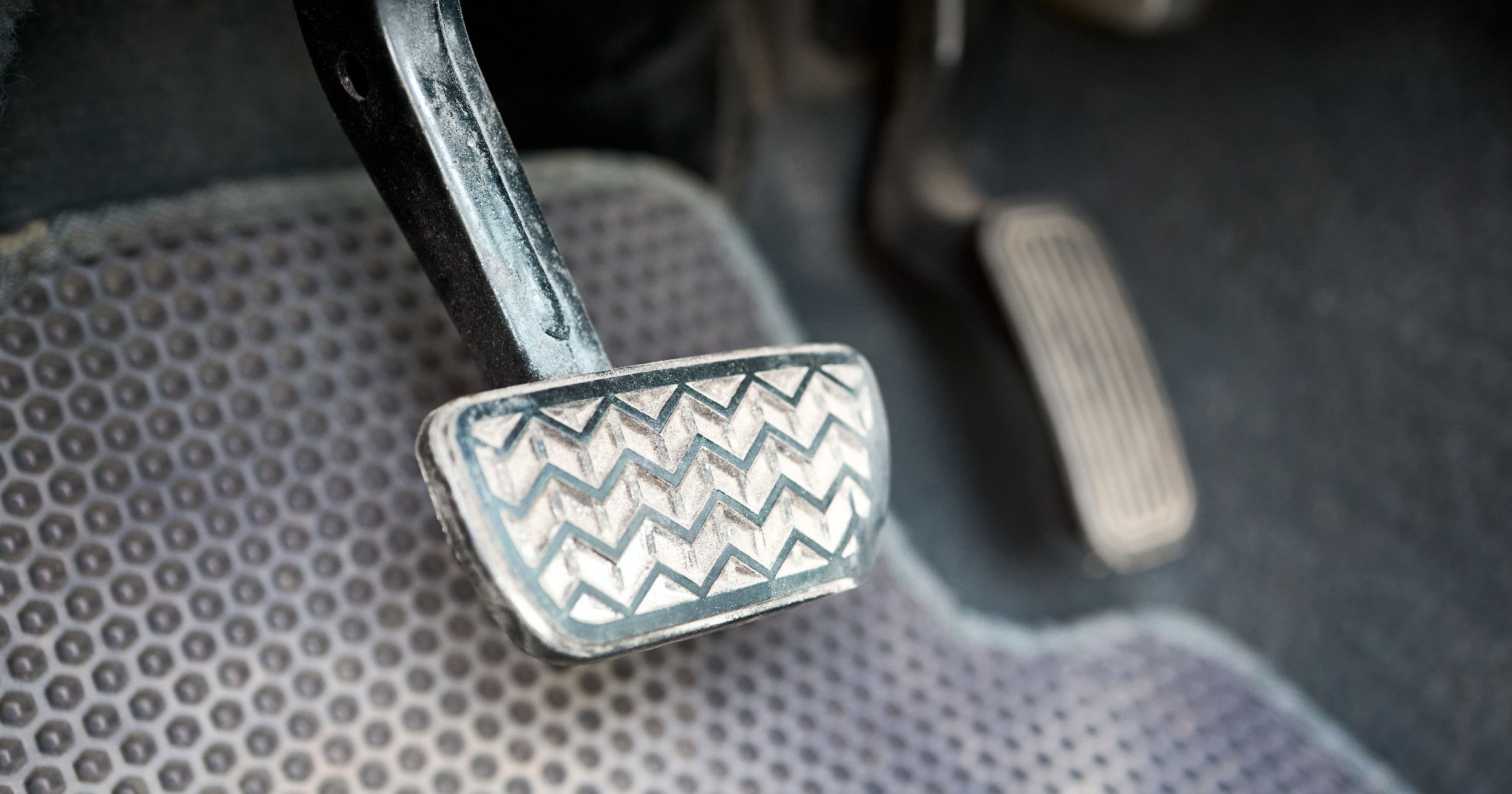 Sekretna funkcja hamulca w aucie. Auto Hold ułatwia życie kierowcom