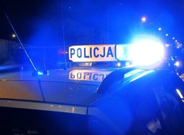 Policjant cudem uniknął śmierci. Nagranie z wypadku na A1