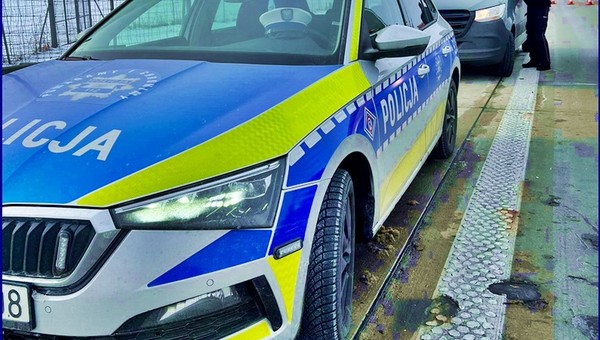 Wykorzystał korytarz życia, żeby wydostać się z korka