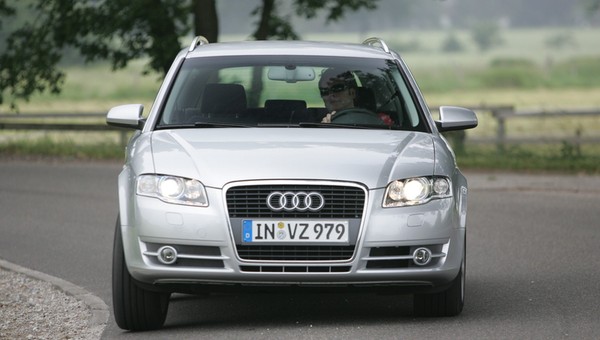 W lipcu do Polski trafiło blisko 100 tys. używanych aut z zachodu, a hitem był model Audi