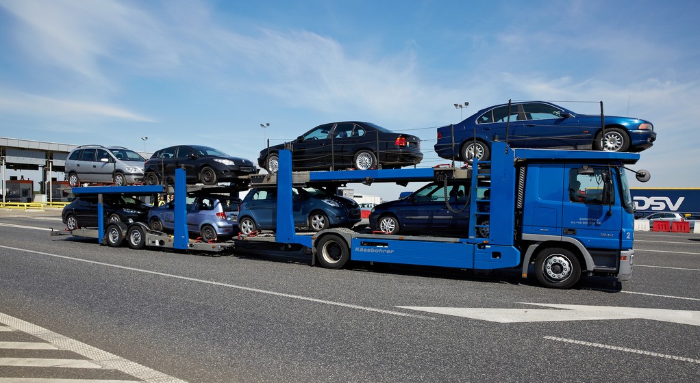 Jeszcze więcej formalności i wyższe koszty importu aut z UE pod pozorem realizacji prawa unijnego: kolejny pomysł posłów PiS na ratowanie budżetu?