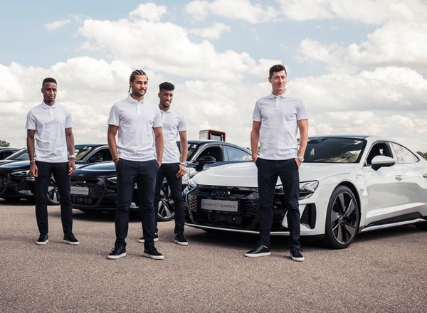 Robert Lewandowski dostał nowe auto. Będzie jeździć elektrycznym Audi e-tron GT