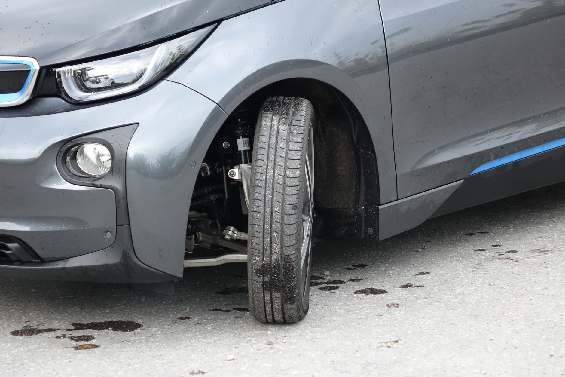 BMW i3 – starsze auta elektryczne mają często opony w rozmiarach, które nie występują w autach spalinowych