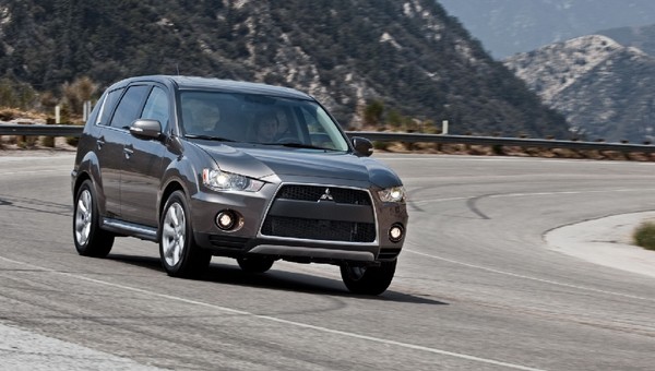 Mitsubishi Outlander - Kolejna generacja trafia do salonów