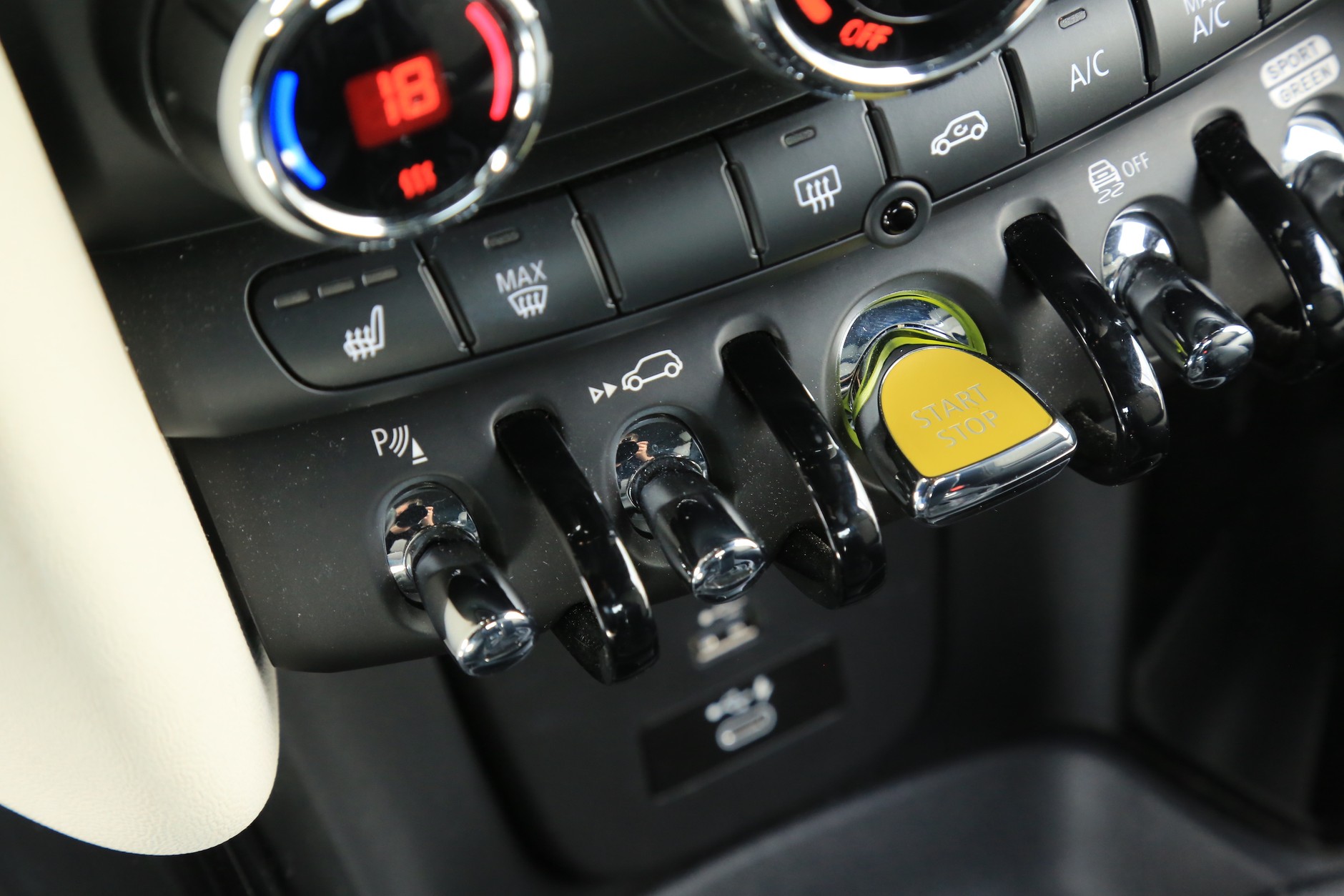 MINI Cooper SE (2021 r., lifting)