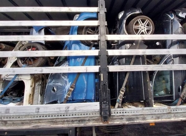 Litewska ciężarówka pod lupą ITD. Przewożone połówki i części samochodowe uznano za złom