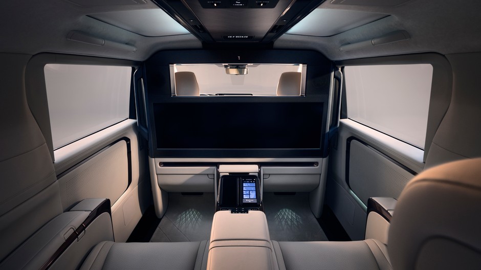 Lexus LM 350h. Ekskluzywny van z Azji debiutuje w Europie