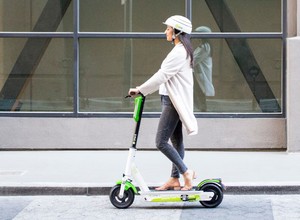 Francja robi porządek z hulajnogami elektrycznymi. Teraz czas na Polskę?