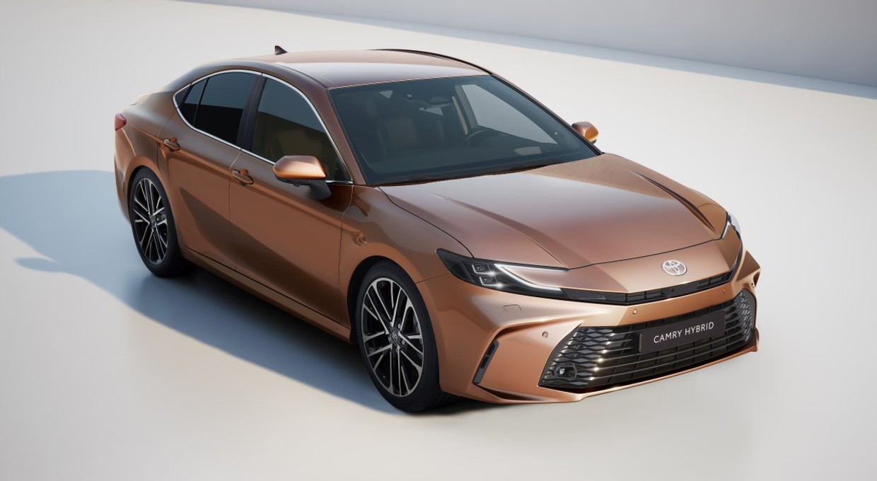 Nowa Toyota Camry trafi do Polski. Efektowna stylistyka i nowy napęd hybrydowy