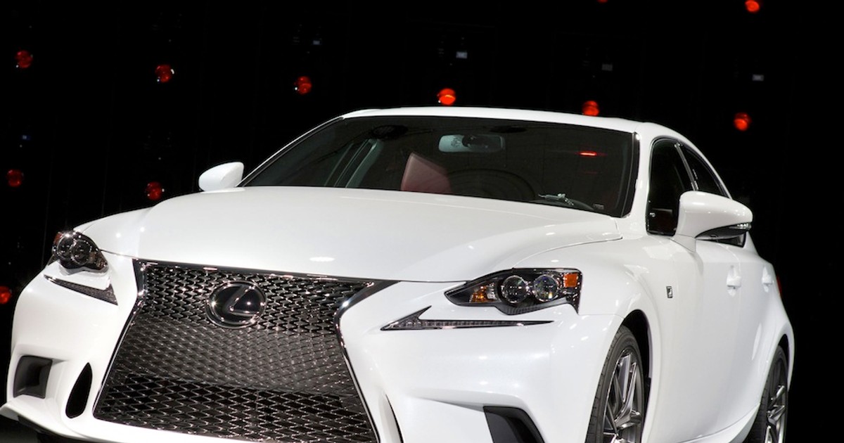 Lexus IS 300H: hybrydowy, ale jednak sportowy