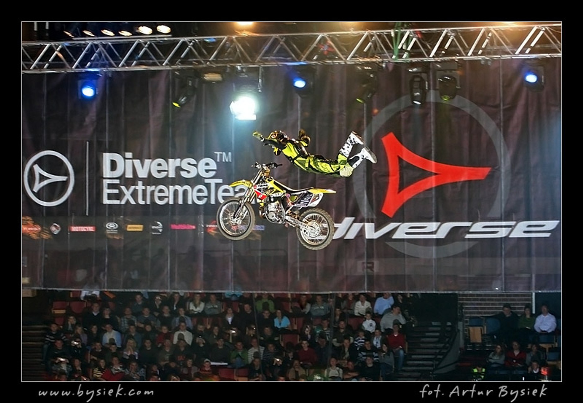 DIVERSE Night of the Jumps - fotografował Artur Bysiek