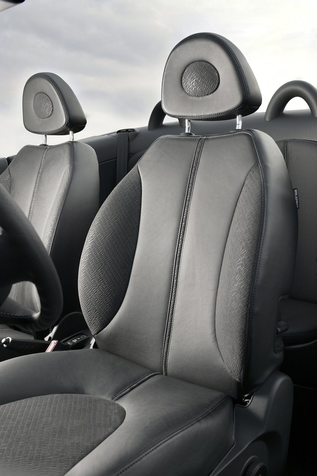 Świat zwariował: Nissan Micra C+C z Wlk. Brytanii do Japonii