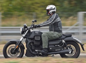 Moto Guzzi Audace - muskularny cruiser