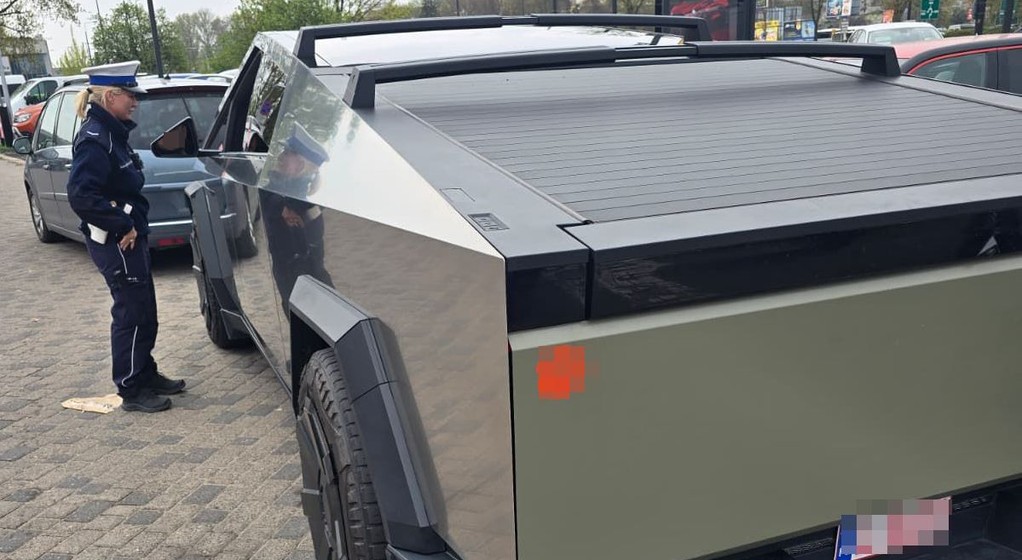 Kierowca Tesli Cybertruck zatrzymany przez policję