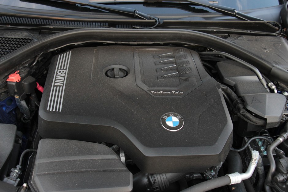 BMW 330i
