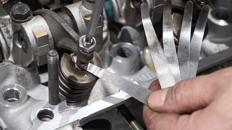 Kontrola i regulacja luzów zaworowych