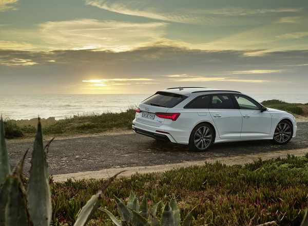 Hybrydowe Audi A6 Avant – pora na ładowanie z gniazdka