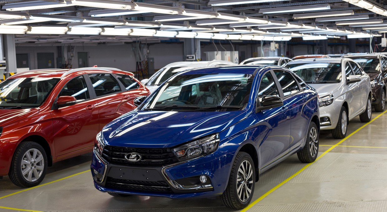 Renault tak łatwo nie zrezygnuje z Rosji. Rozważa opcję powrotu "za rubla"