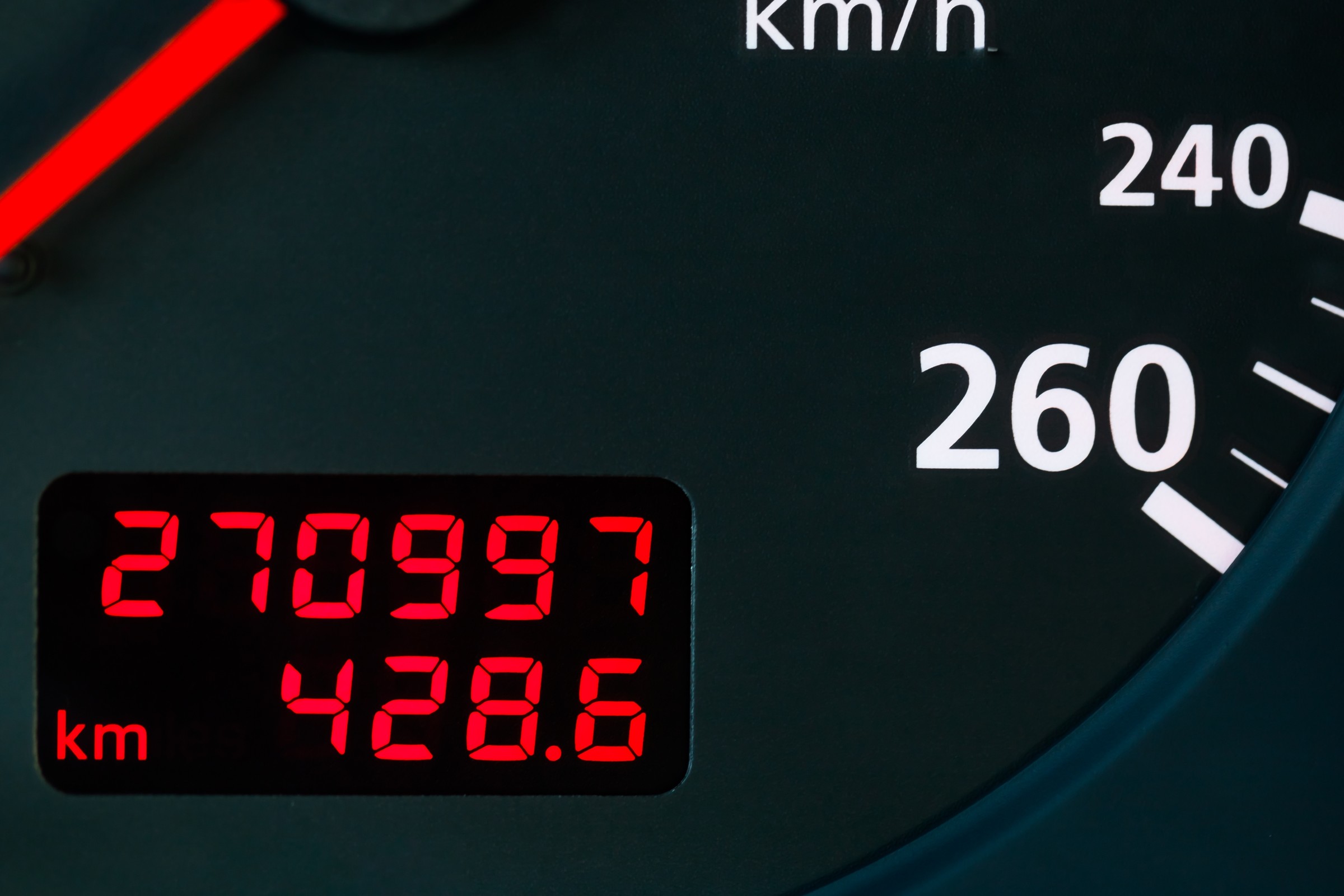 Jaki przebieg powinien mieć używany samochód? Handlarz z Ukrainy podpowiada, na co zwracać uwagę