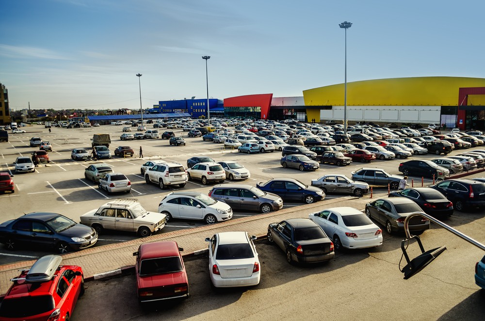 Parking przed supermarketem to świetne miejsce dla złodziei, którzy tylko czekają na nasze roztargnienie