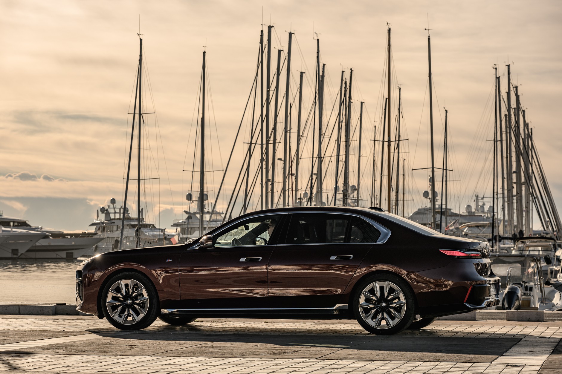 BMW serii 7 (siódma generacja; G70)