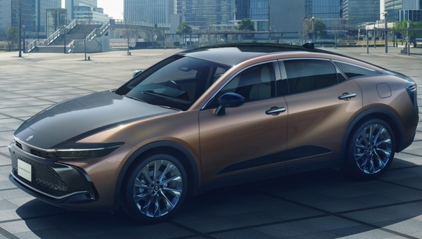 Po 67 latach powraca Toyota Crown. Czy trafi także do Polski?