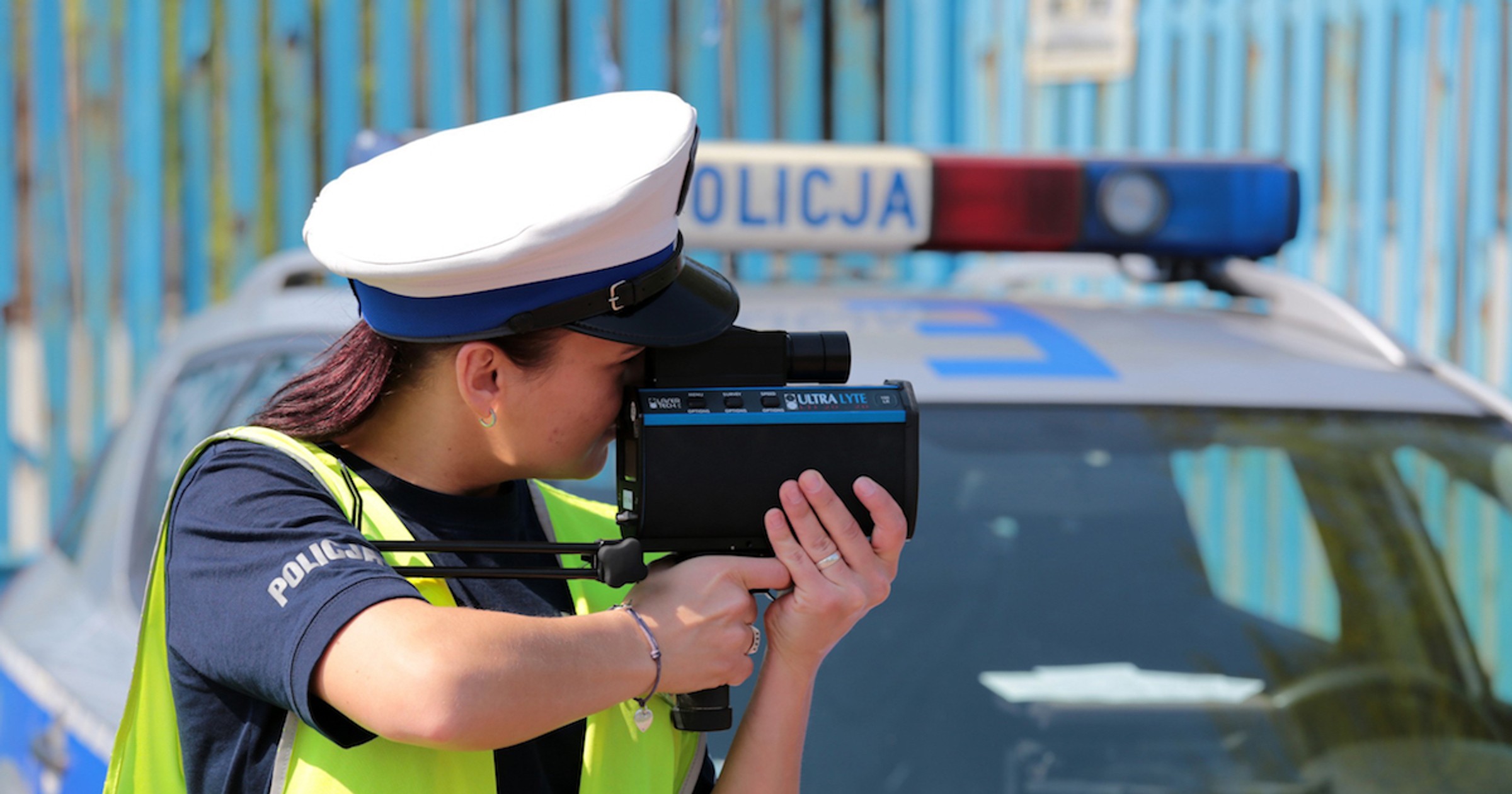 Pomiary ręcznymi miernikami prędkości powinien odbywać się z określonej odległości. Znacznie mniejszej, niż teoretyczne zdolności pomiaru
