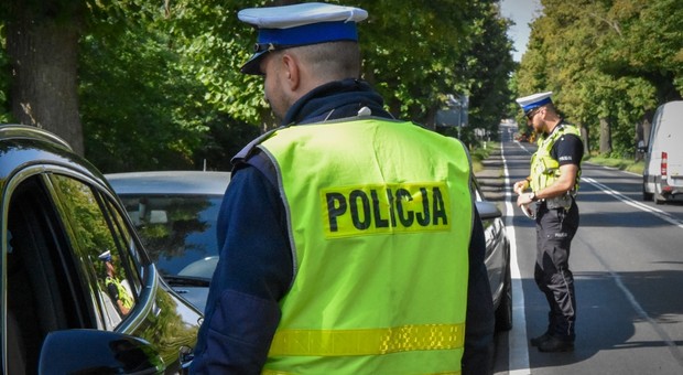 Trwa akcja policji w całej Polsce. Funkcjonariusze zaglądają do samochodów