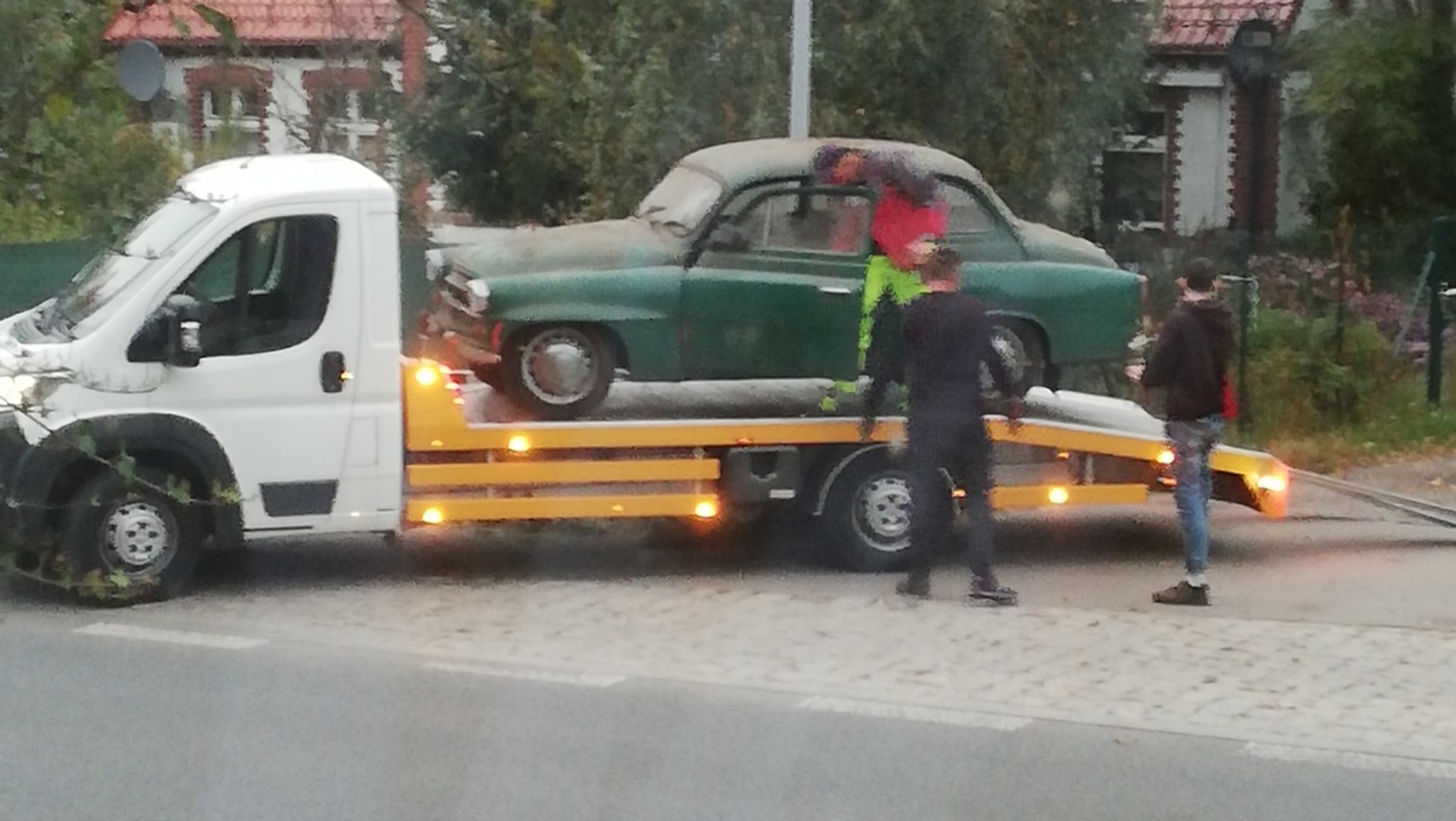 Zabytkowa Skoda Octavia skradziona w biały dzień w Toruniu