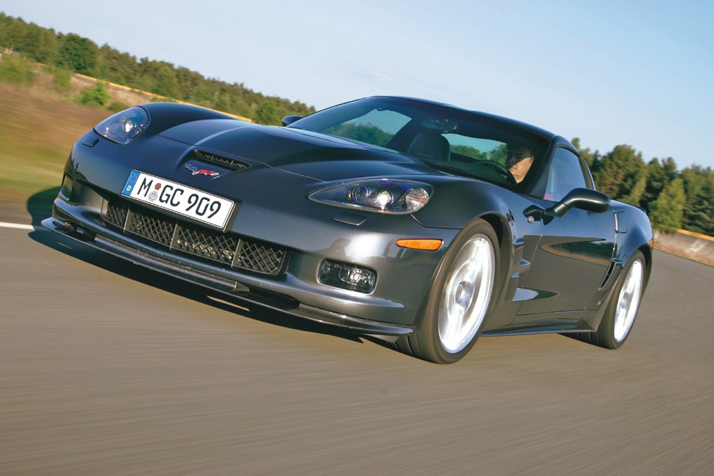 Corvette ZR1 kontra Mercedes SL 65 AMG: Tu topi się asfalt i płonie powietrze