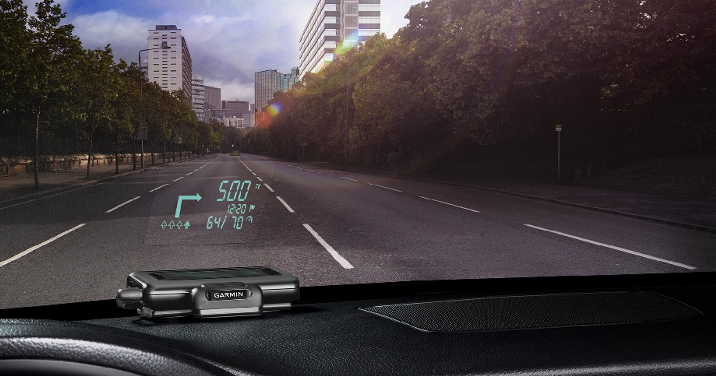 Garmin HUD wyświetla obraz na szybie samochodu lub na własnym przezroczystym ekr