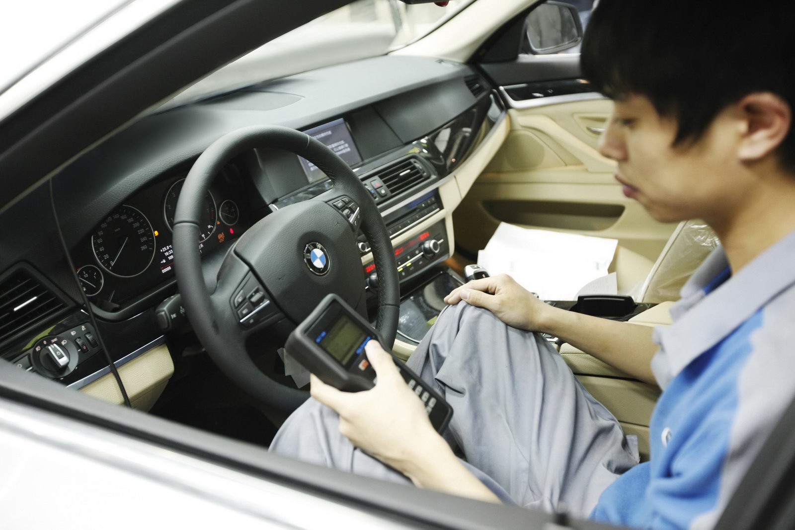 Przedłużone BMW5 specjalnie dla Chińczyków