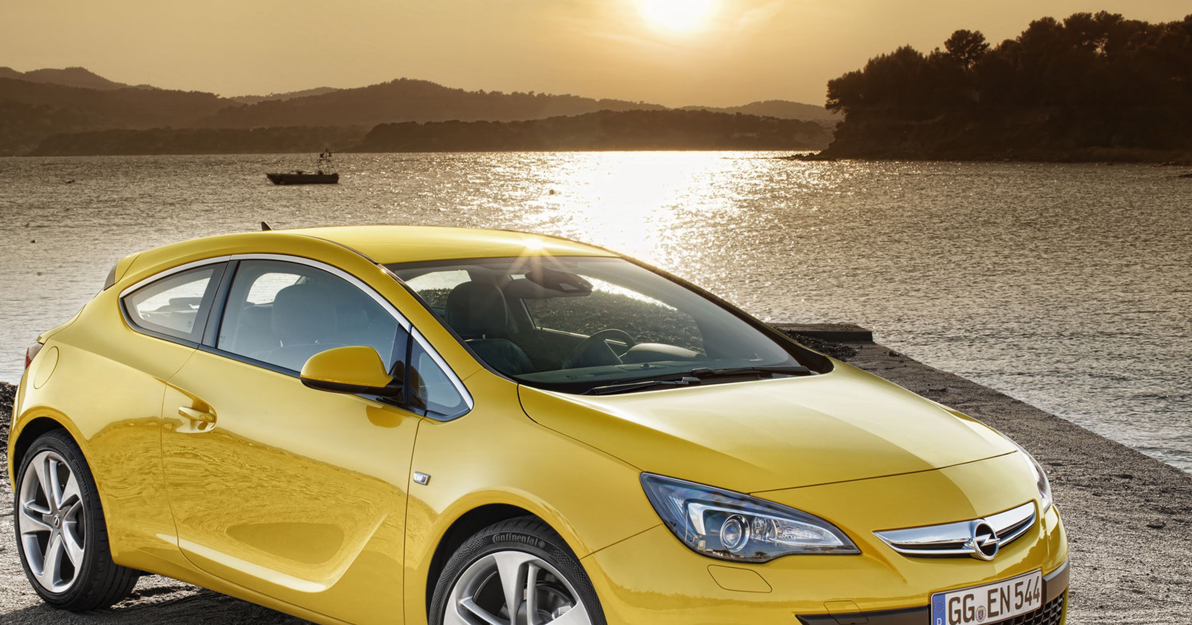 Opel Astra GTC tuż przed premierą