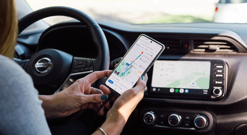 Nowy głos Google Maps czyta "szejset"? Sprawdzamy, co na to słownik
