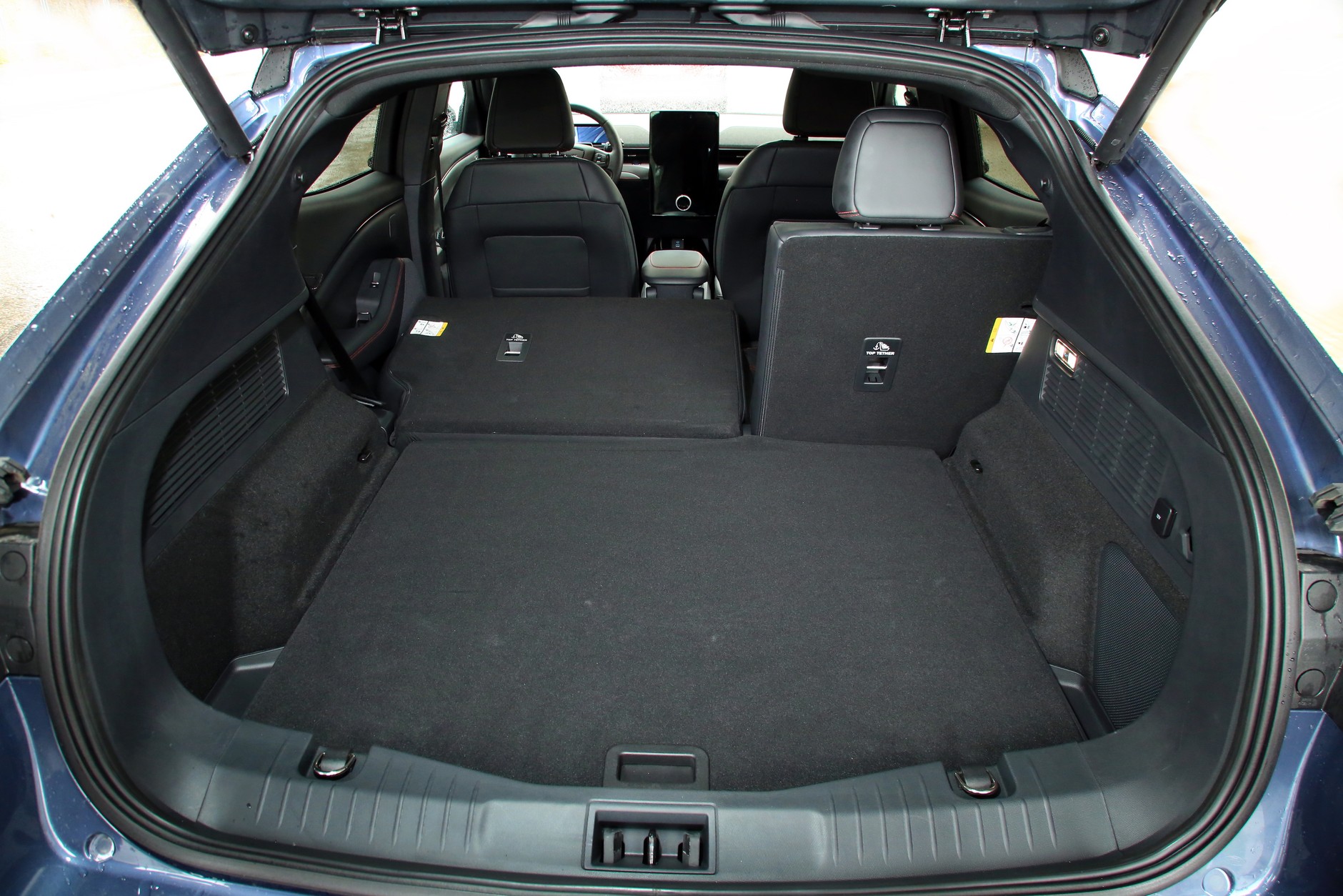 Ford Mustach Mach-E AWD 98 kWh