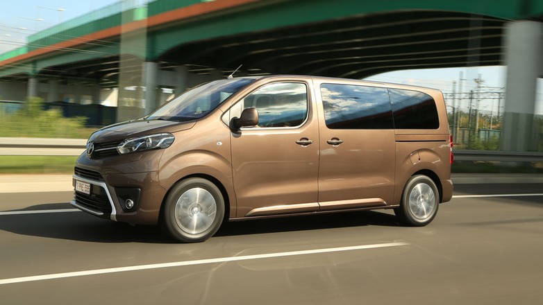 Toyota ProAce Verso Medium - pogromca Volkswagena T6?