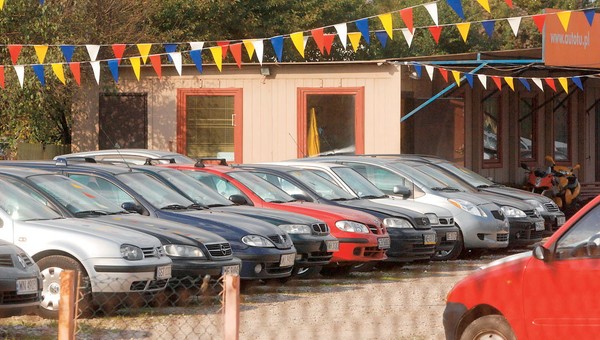 Raport: Polacy jeżdżą jednymi z najstarszych aut w Europie