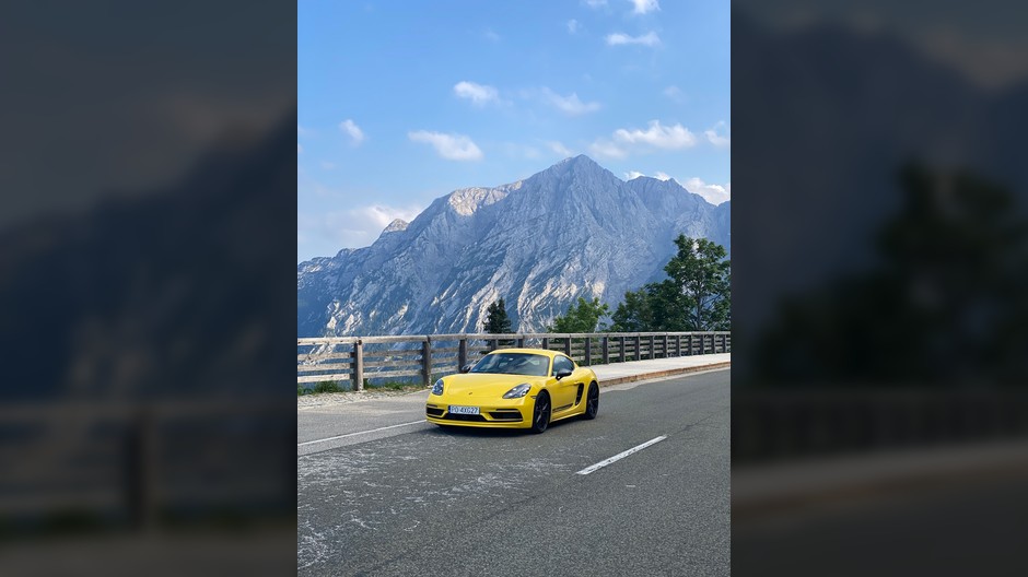 Porsche 718 Cayman T (982c, 2022 r.) – podróż w Alpy