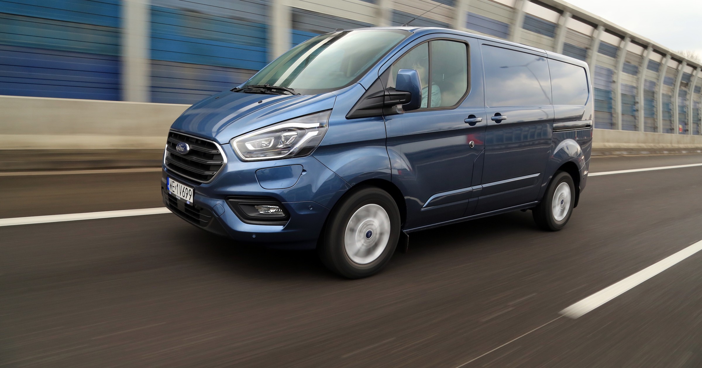 Ford Transit Custom plug-in – miejski dostawczak